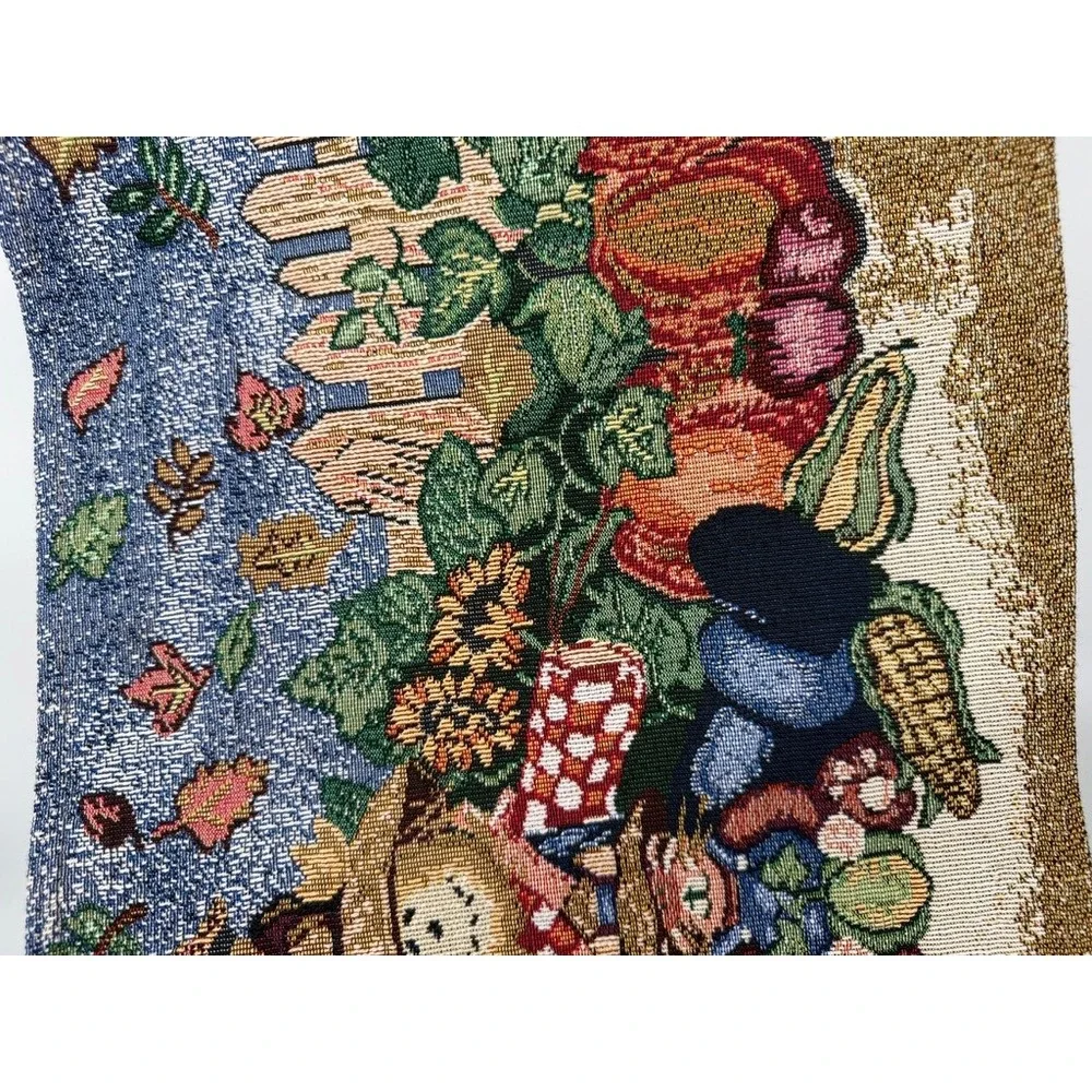 Unbranded table runner